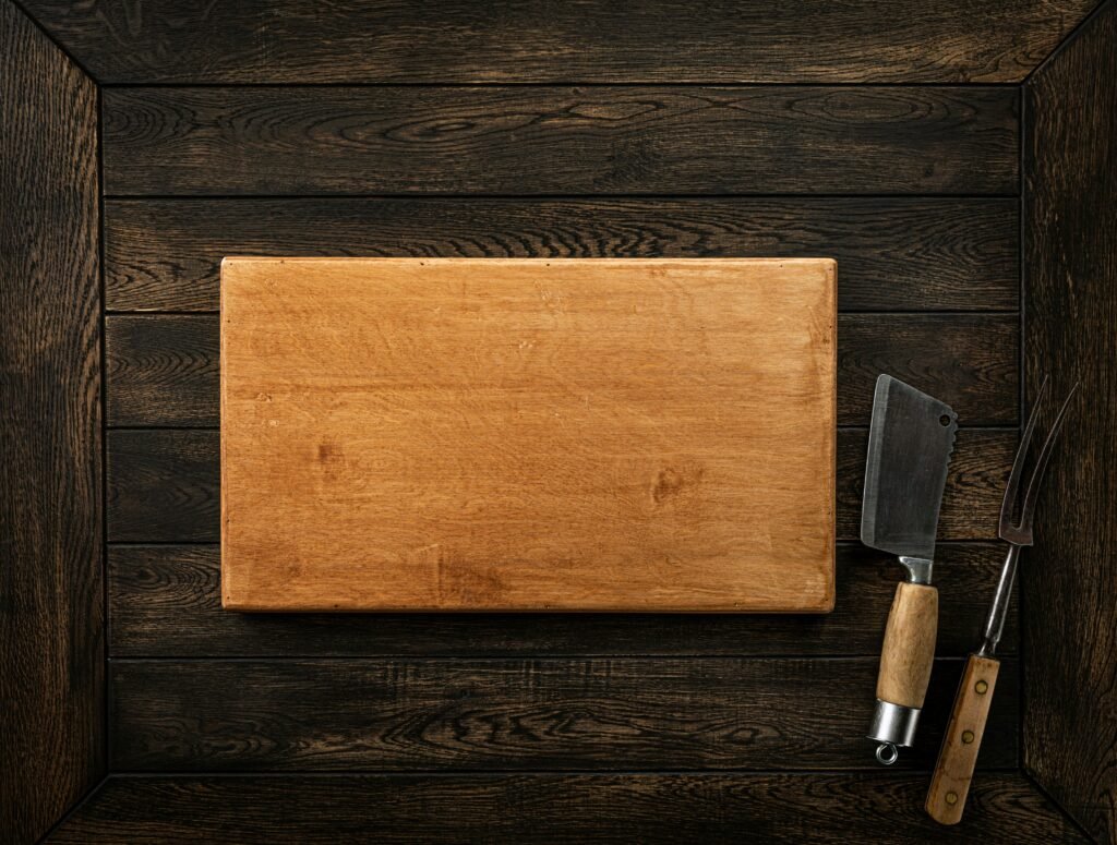 Wooden boards in the kitchen: Why are they not recommended and what is the best alternative?
